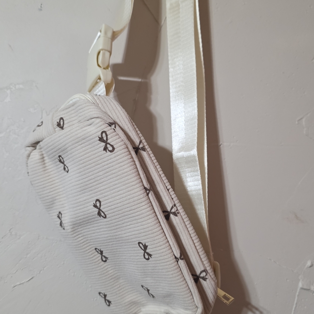 Stylish Cream Crossbody Bag with Bow Pattern